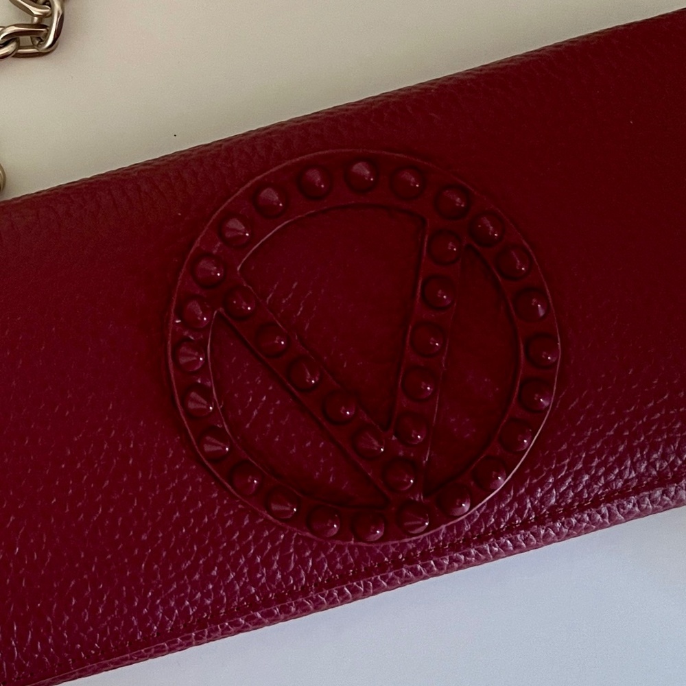 ✨ Valentino Logo-Studded Leather Wallet on Chain — BRAND NEW ✨